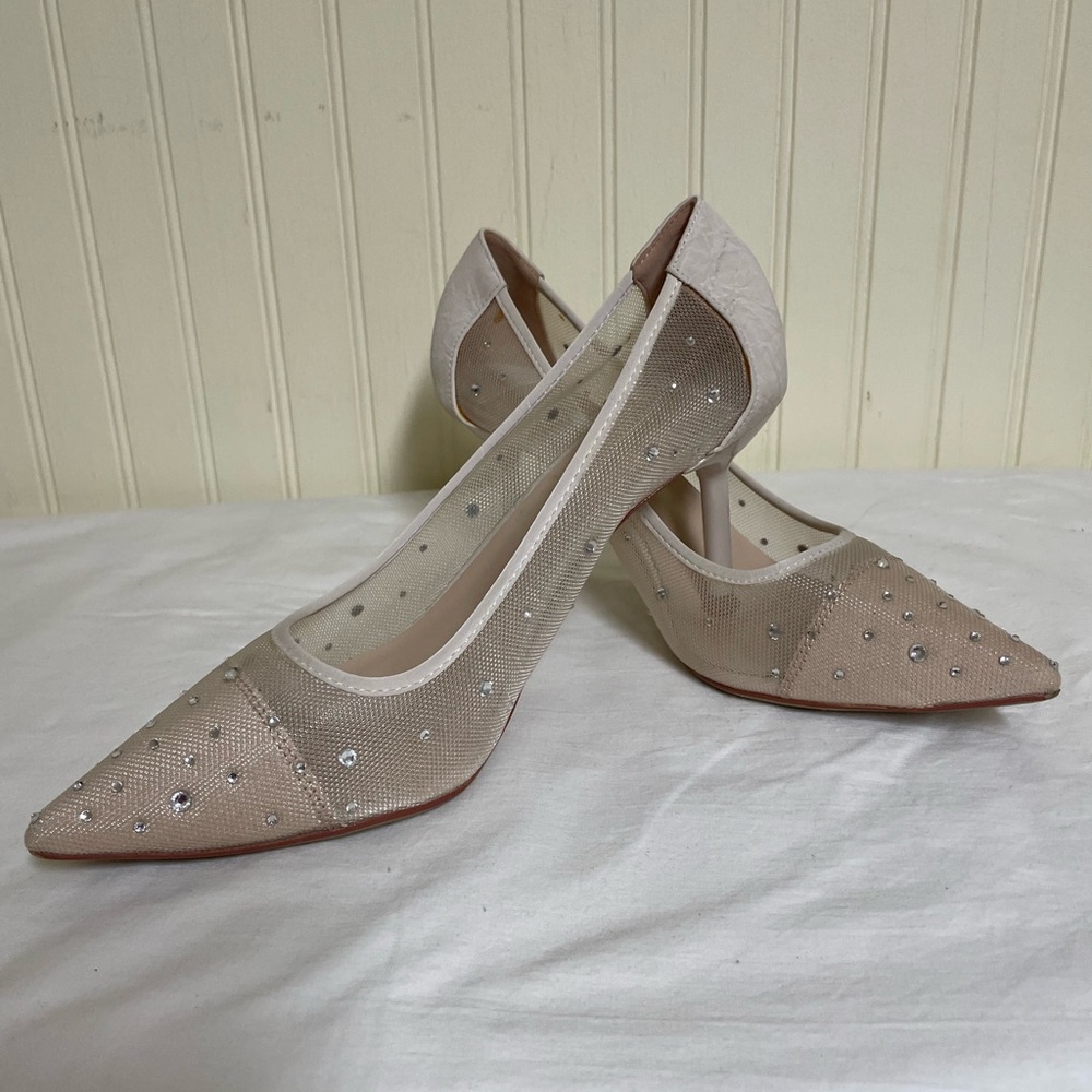 London Rag Guifaux Leatherre Rhinestone Embellished Lace
Sandals